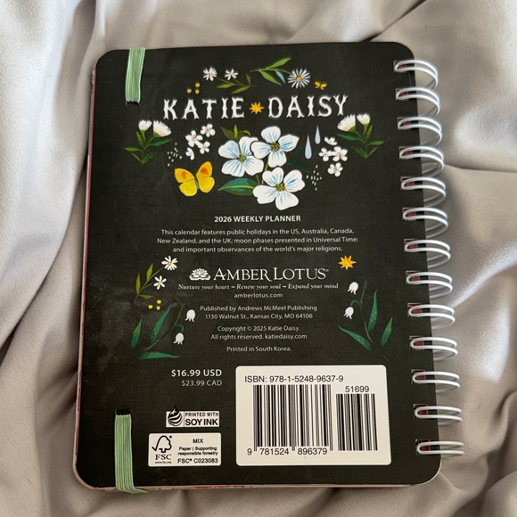 Katie Daisy | 2026 Weekly and Monthly Planner New - Picture 2 of 10